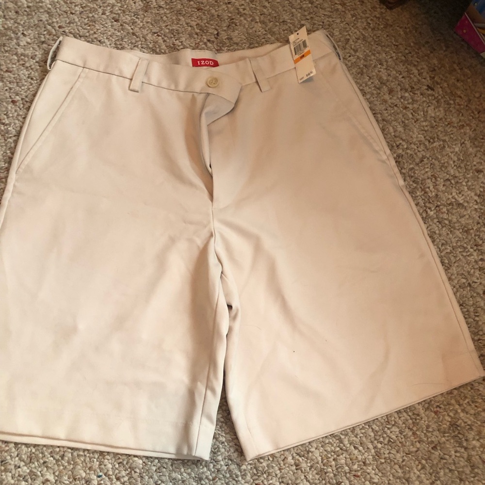 Izod Men’s Light Beige Flat-Front Shorts